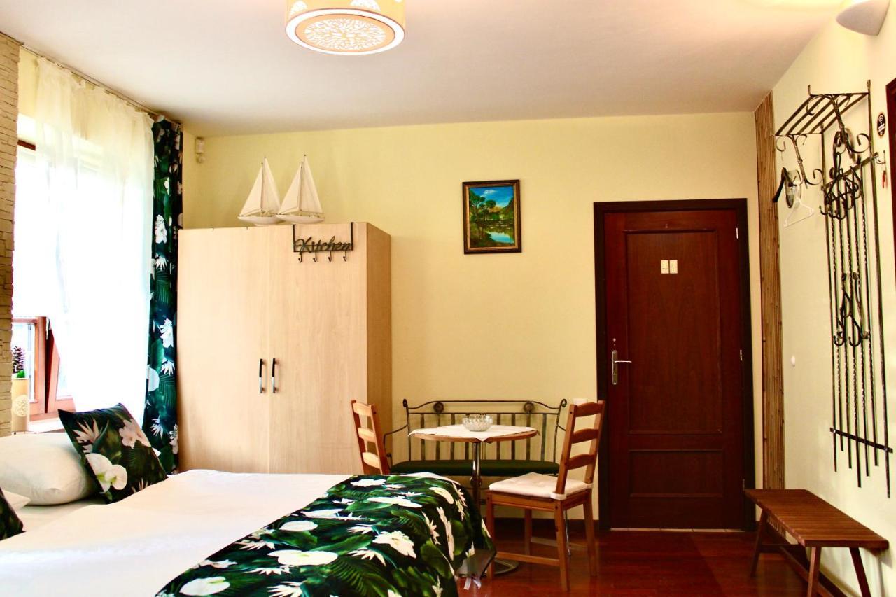Villa Casanna Apartments Łomianki Esterno foto
